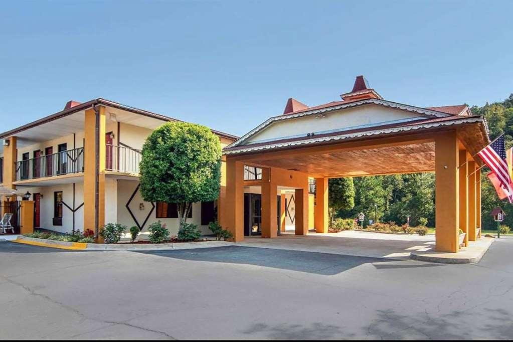 Days Inn By Wyndham Helen Exterior photo