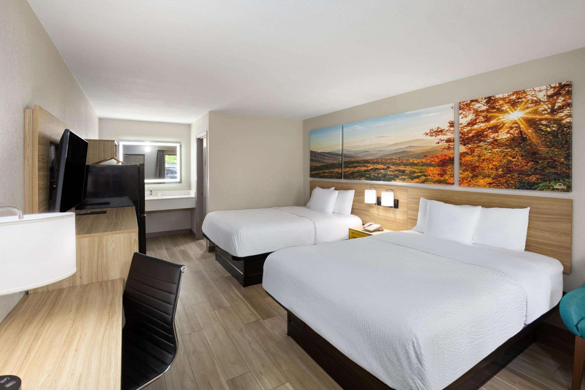 Days Inn By Wyndham Helen Exterior photo