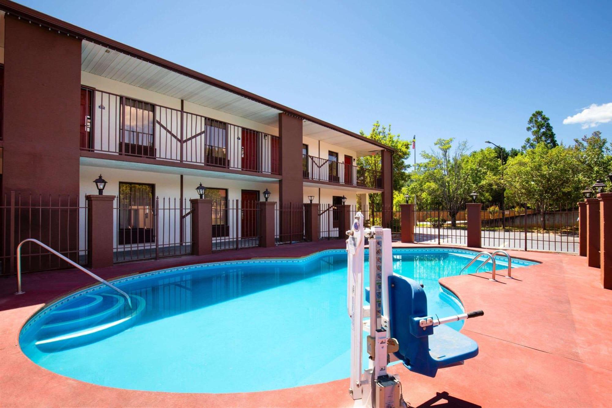 Days Inn By Wyndham Helen Exterior photo