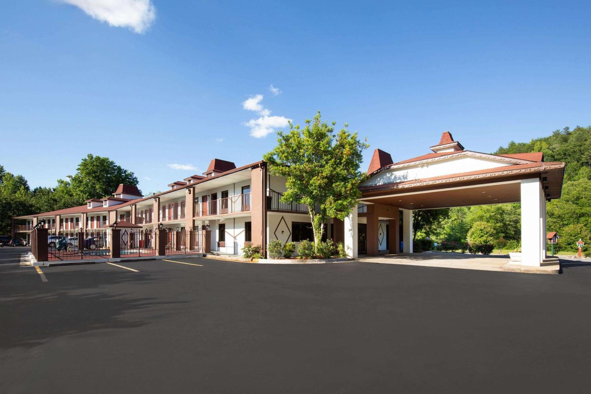 Days Inn By Wyndham Helen Exterior photo