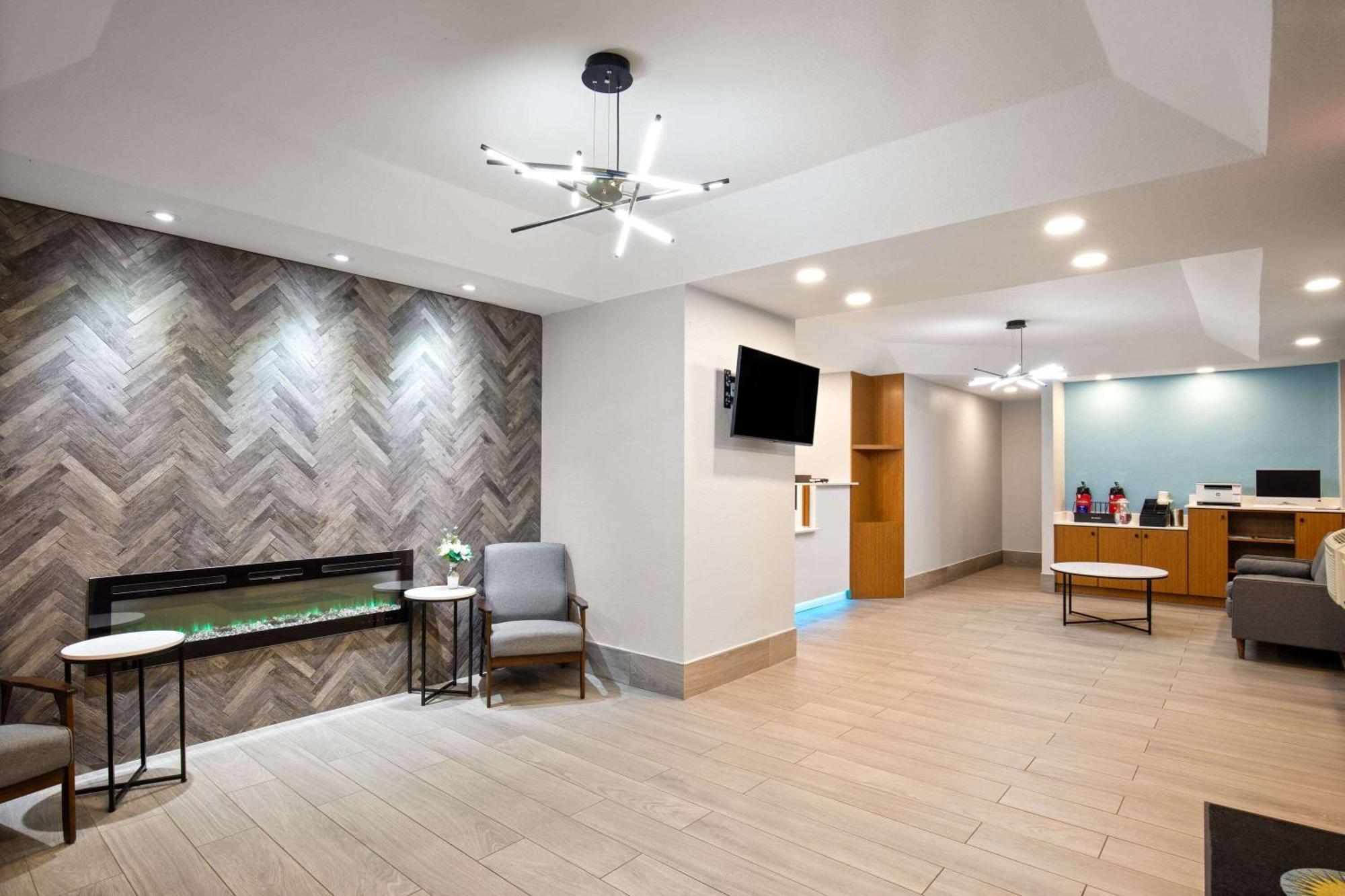 Days Inn By Wyndham Helen Exterior photo